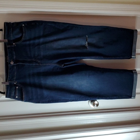 New Plus Size Distressed Jeans Size 22 - Picture 1 of 6